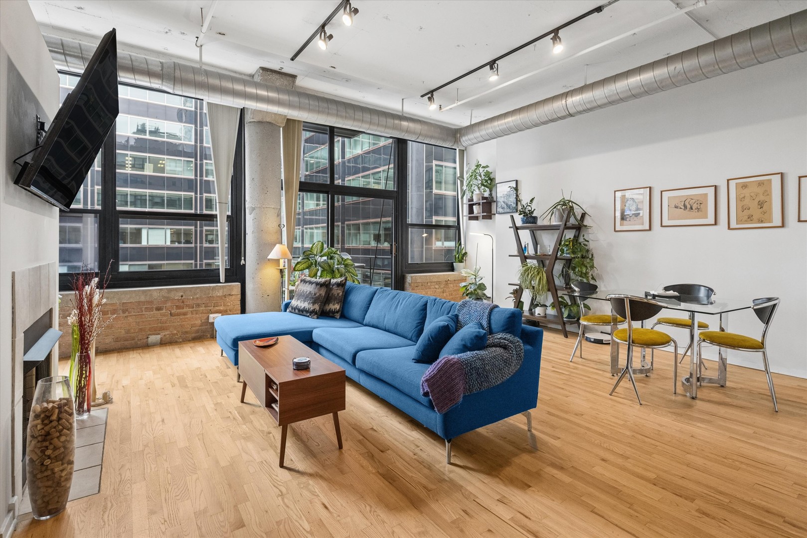 130 S Canal Street 607 Property Photo 2