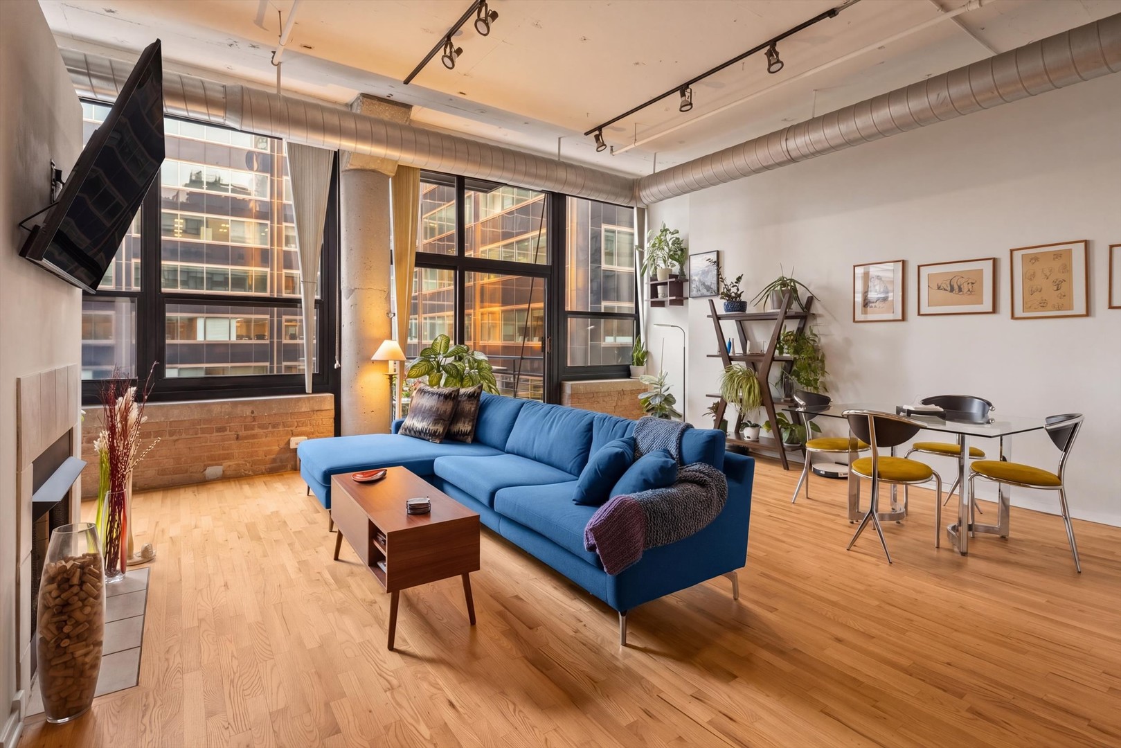 130 S Canal Street 607 Property Photo 3