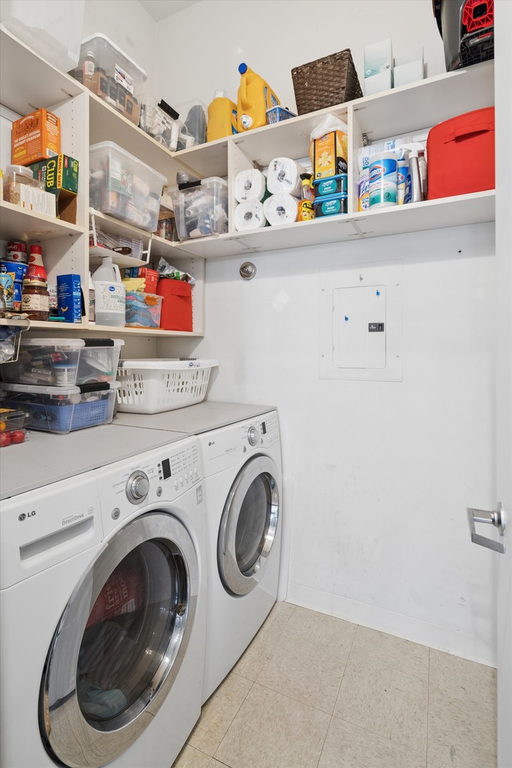 130 S Canal Street 607 Property Photo 19