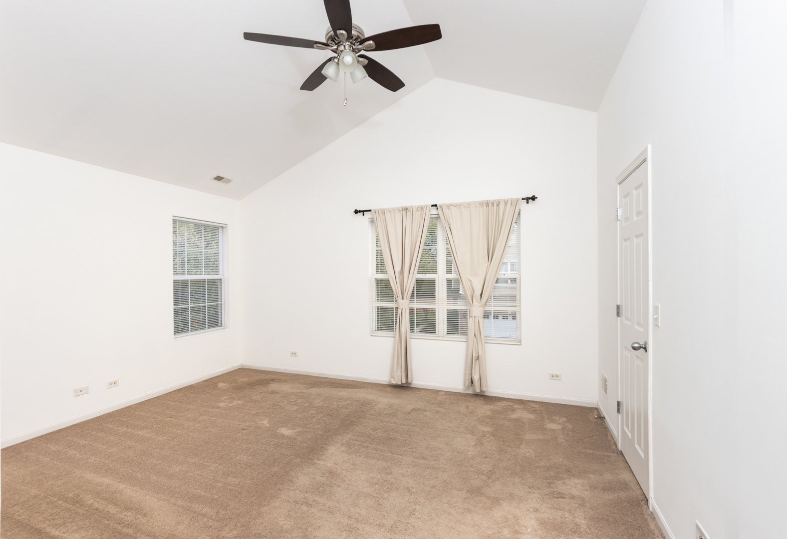 2534 Evergreen Circle Property Photo 10