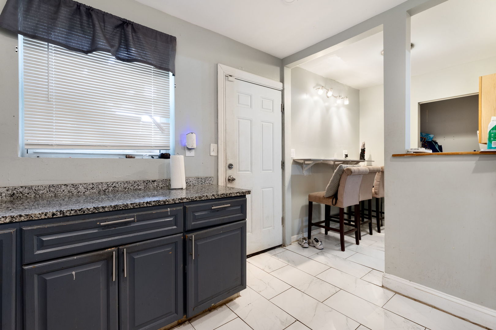 6820 S Dante Avenue Property Photo 10