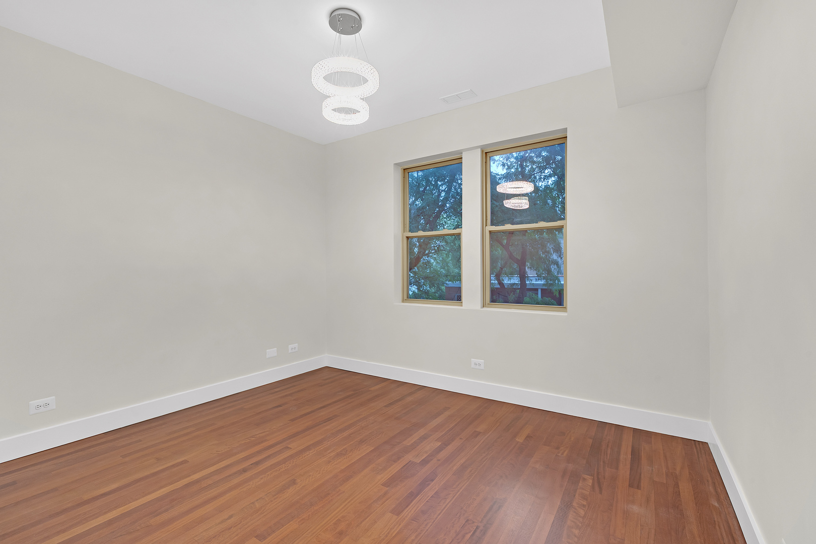3923 W Ainslie Street 2 Property Photo 11