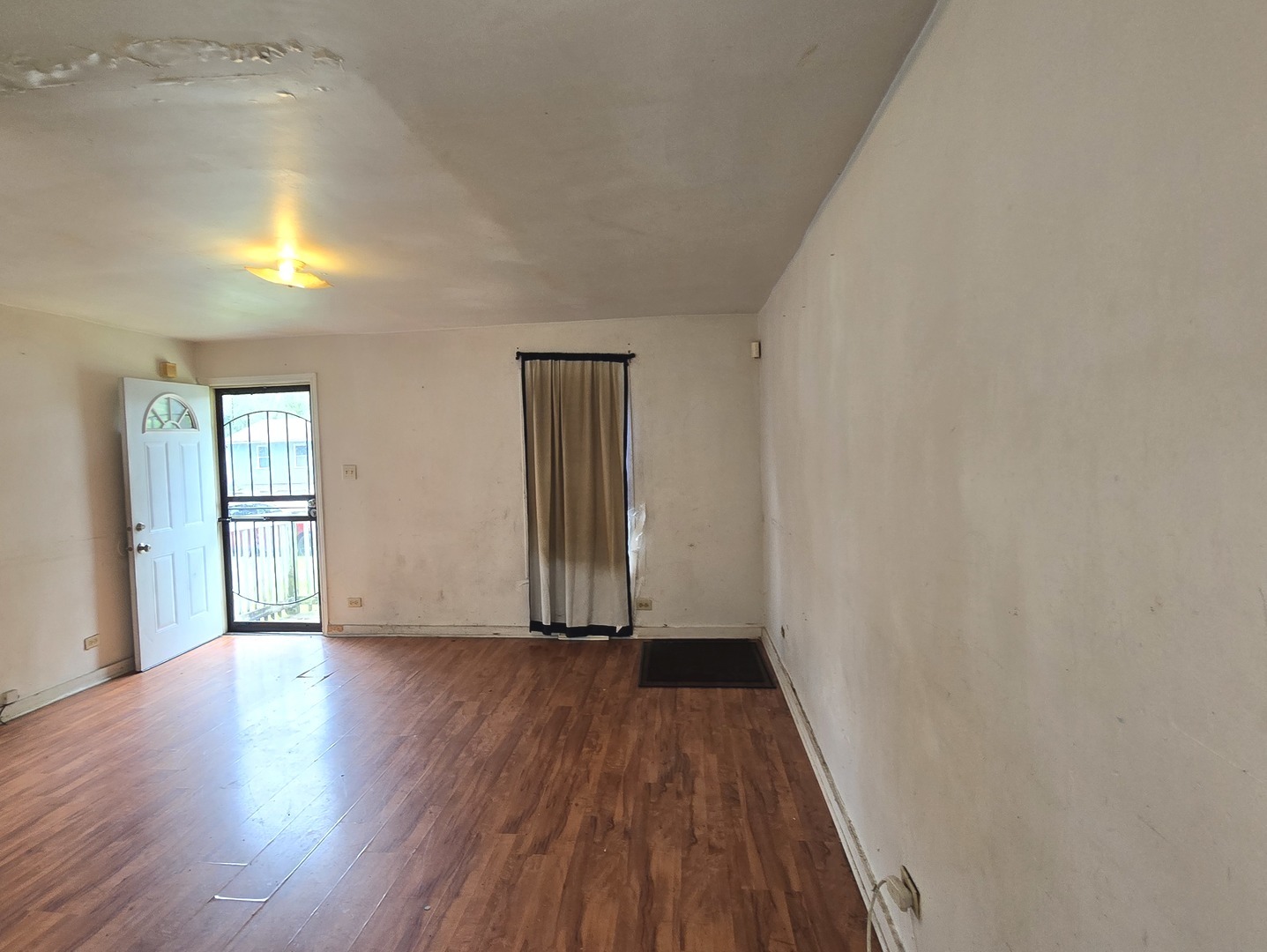 168 W 156th Place Property Photo 3