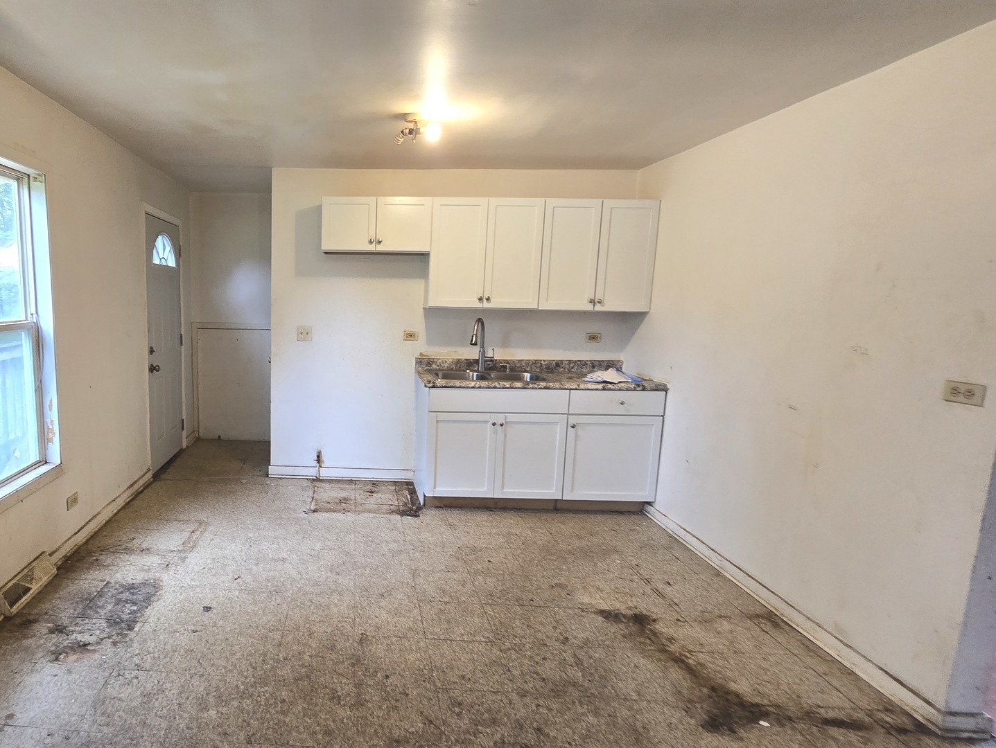 168 W 156th Place Property Photo 6