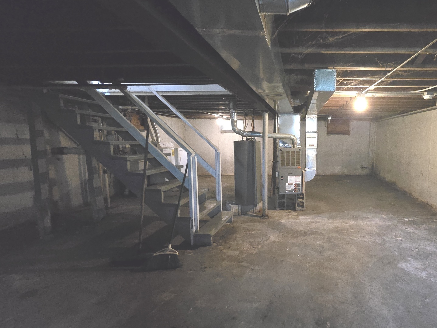 168 W 156th Place Property Photo 11