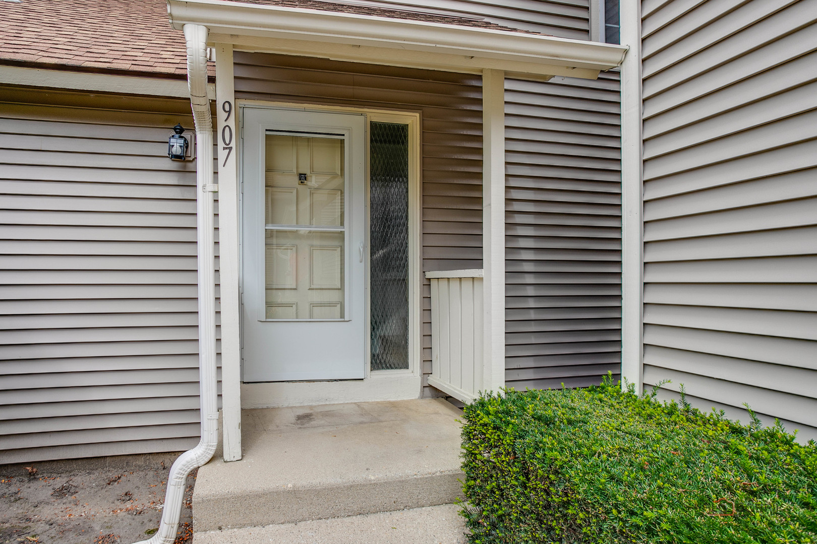 907 Vose Drive Property Photo 2