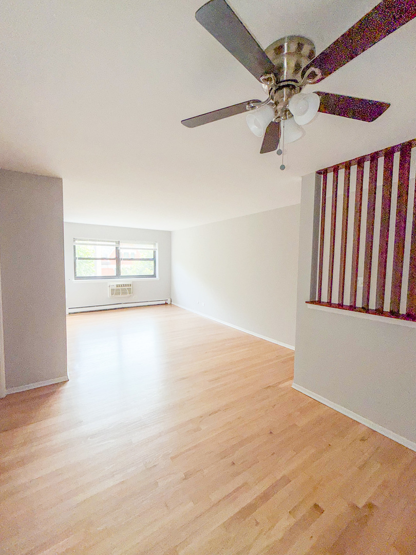 2828 N Cambridge Avenue 401 Property Photo 3