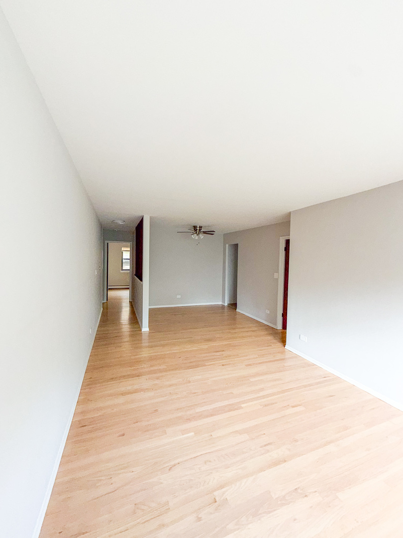 2828 N Cambridge Avenue 401 Property Photo 4