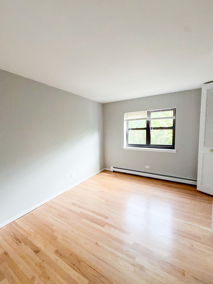 2828 N Cambridge Avenue 401 Property Photo 7