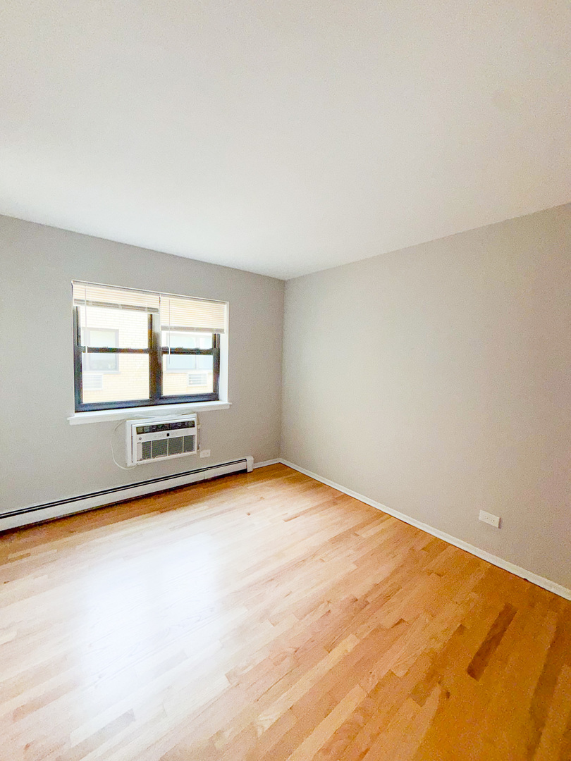 2828 N Cambridge Avenue 401 Property Photo 8
