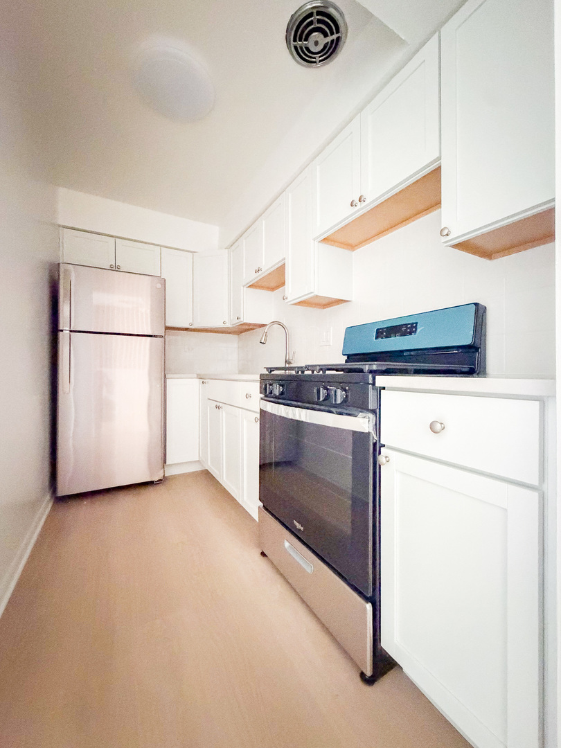 2828 N Cambridge Avenue 401 Property Photo 10