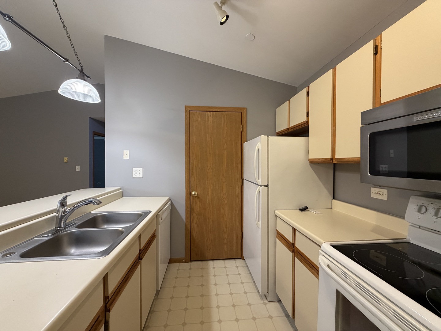 1351 Cunat Court 3b Property Photo 8