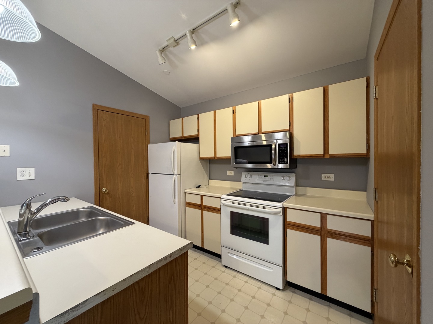 1351 Cunat Court 3b Property Photo 9