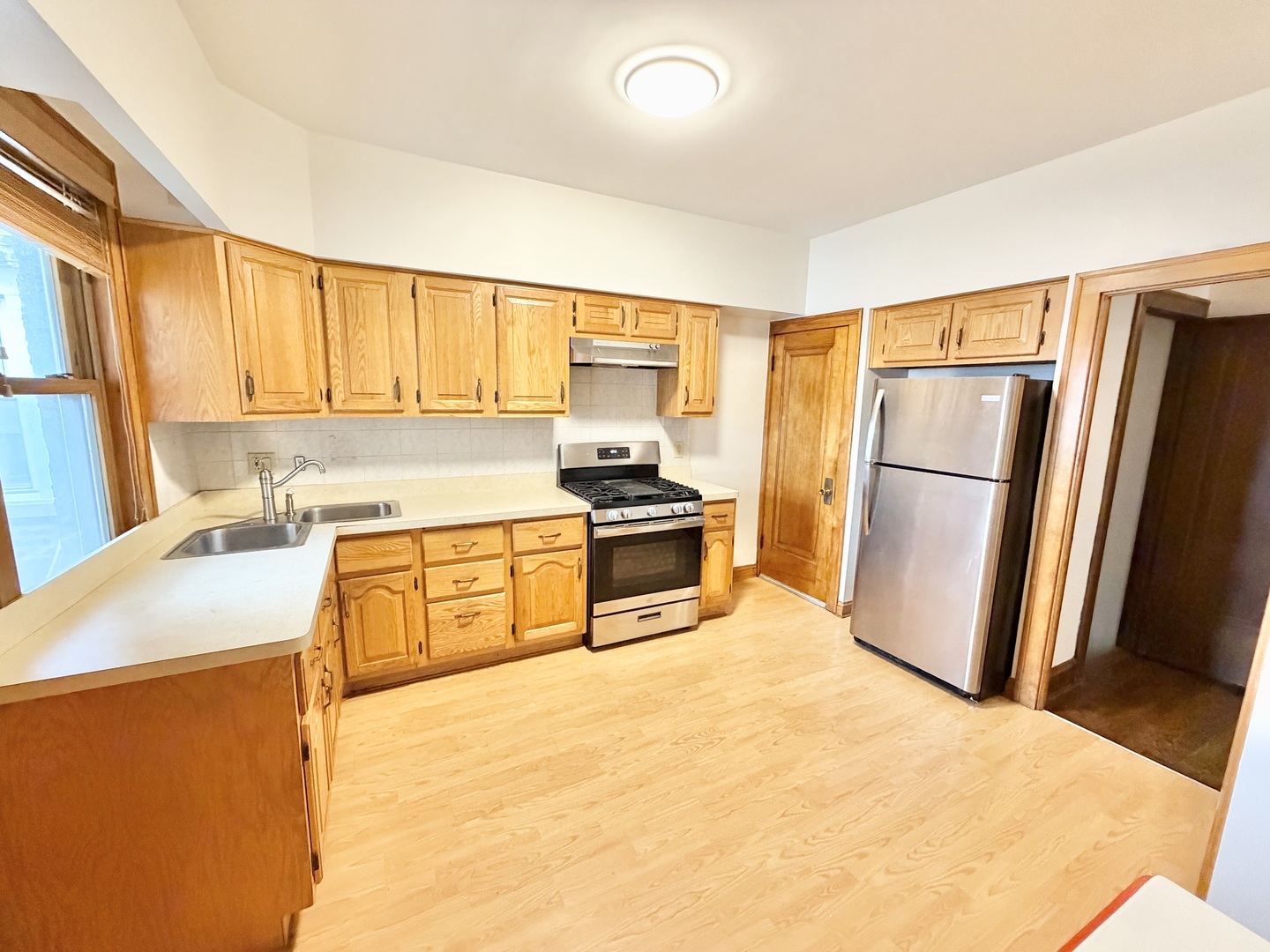 2936 N Kostner Avenue Property Photo 5