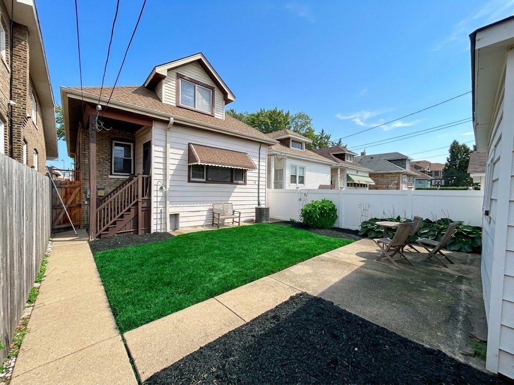 2936 N Kostner Avenue Property Photo 17