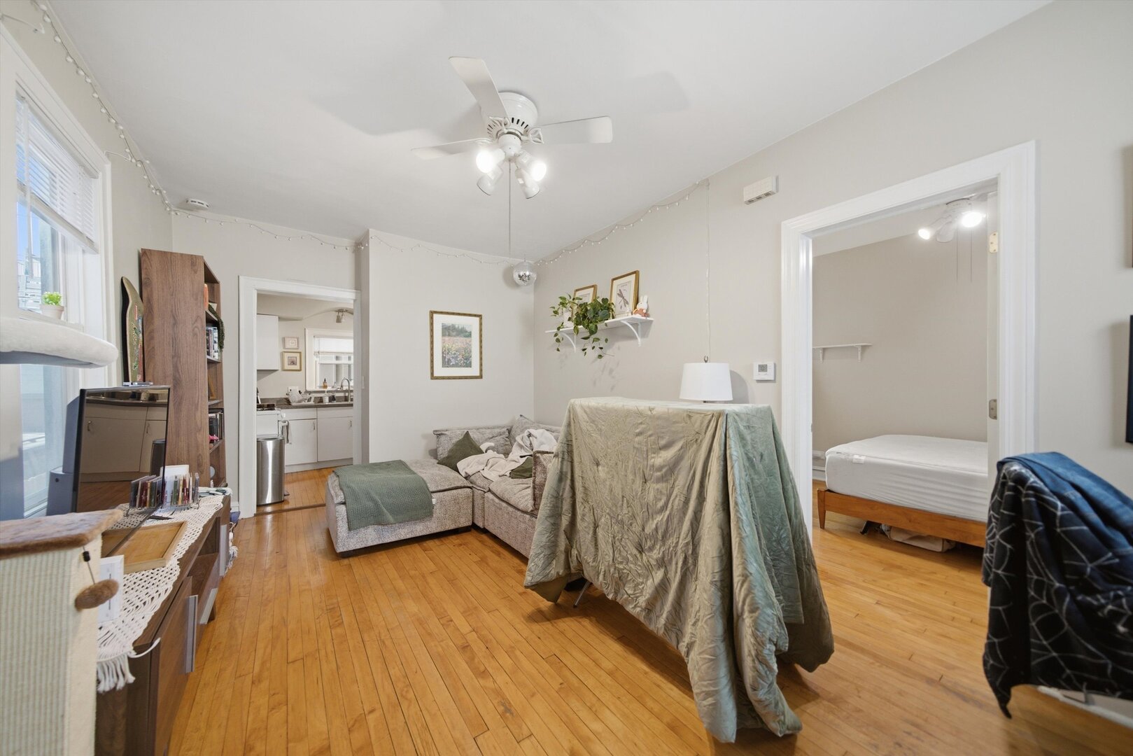 2418 N Western Avenue Property Photo 6
