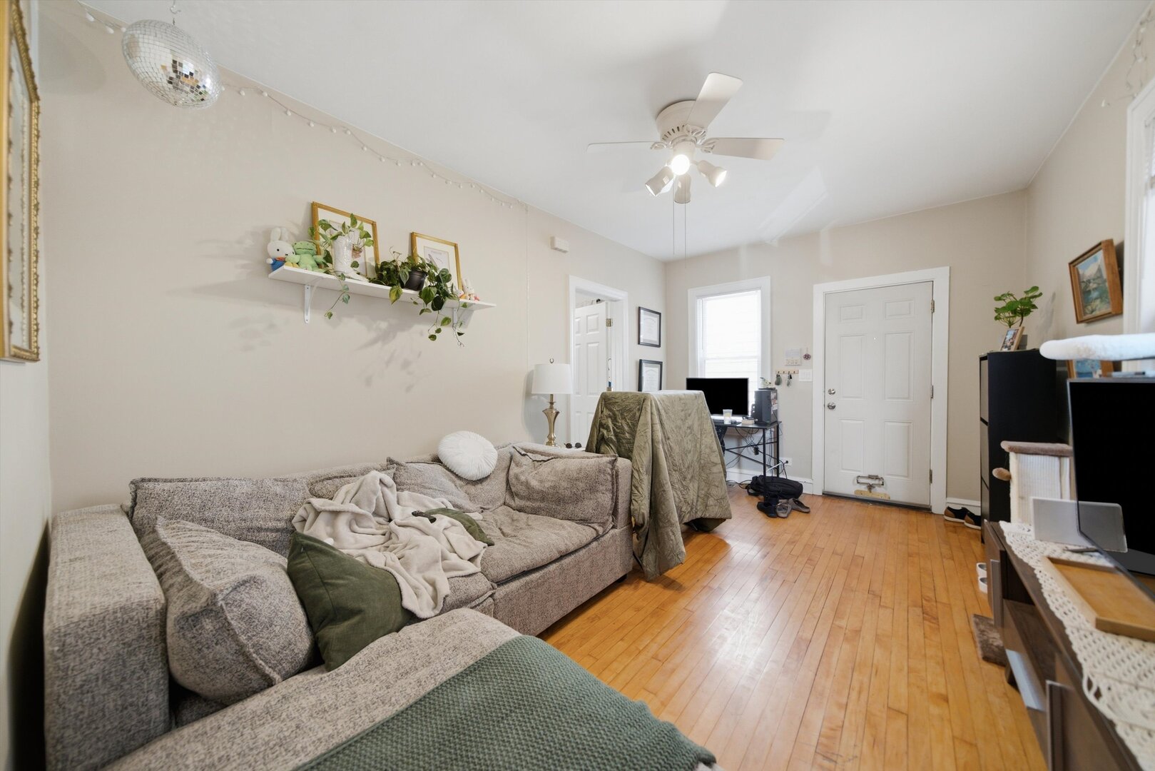 2418 N Western Avenue Property Photo 7
