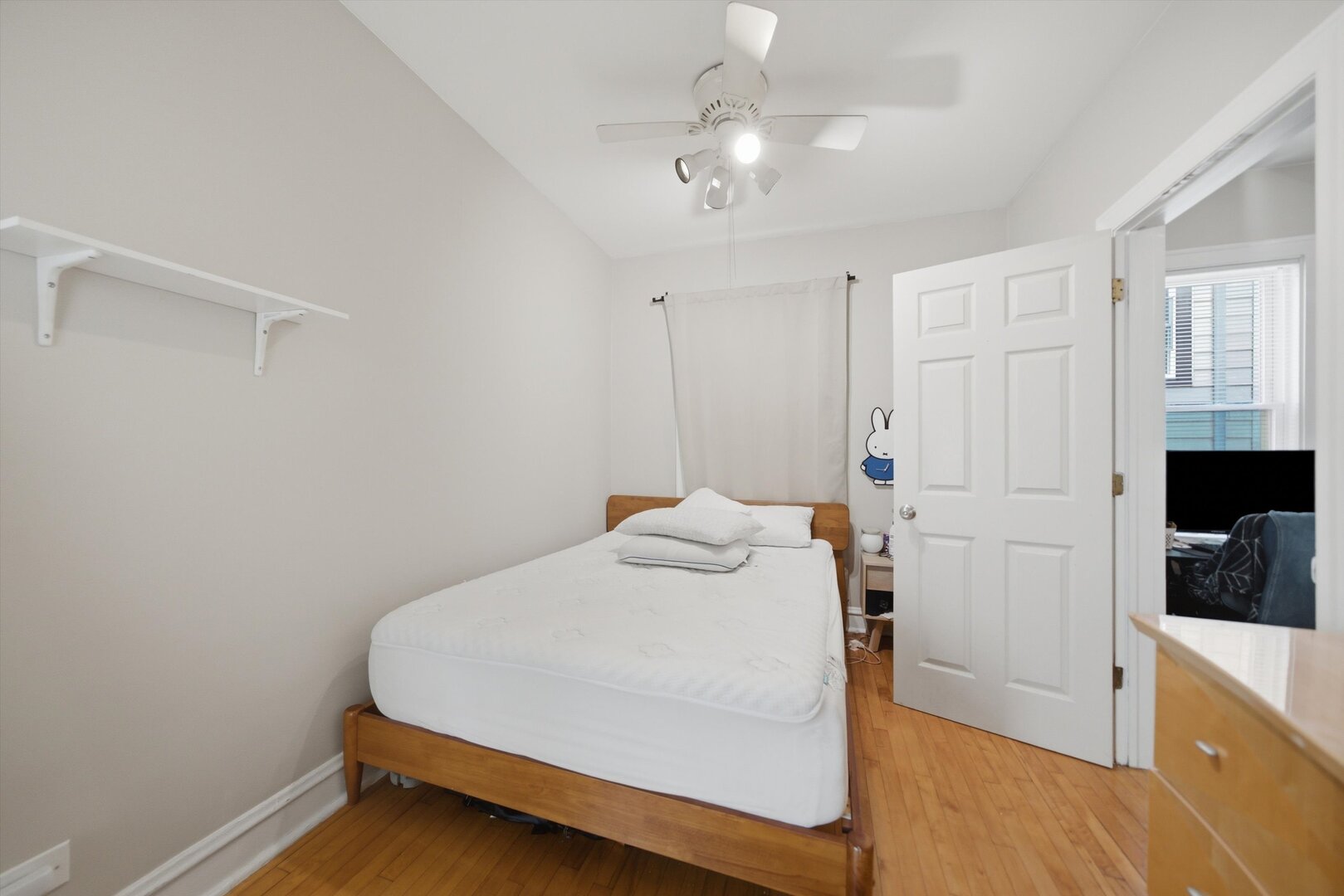 2418 N Western Avenue Property Photo 9