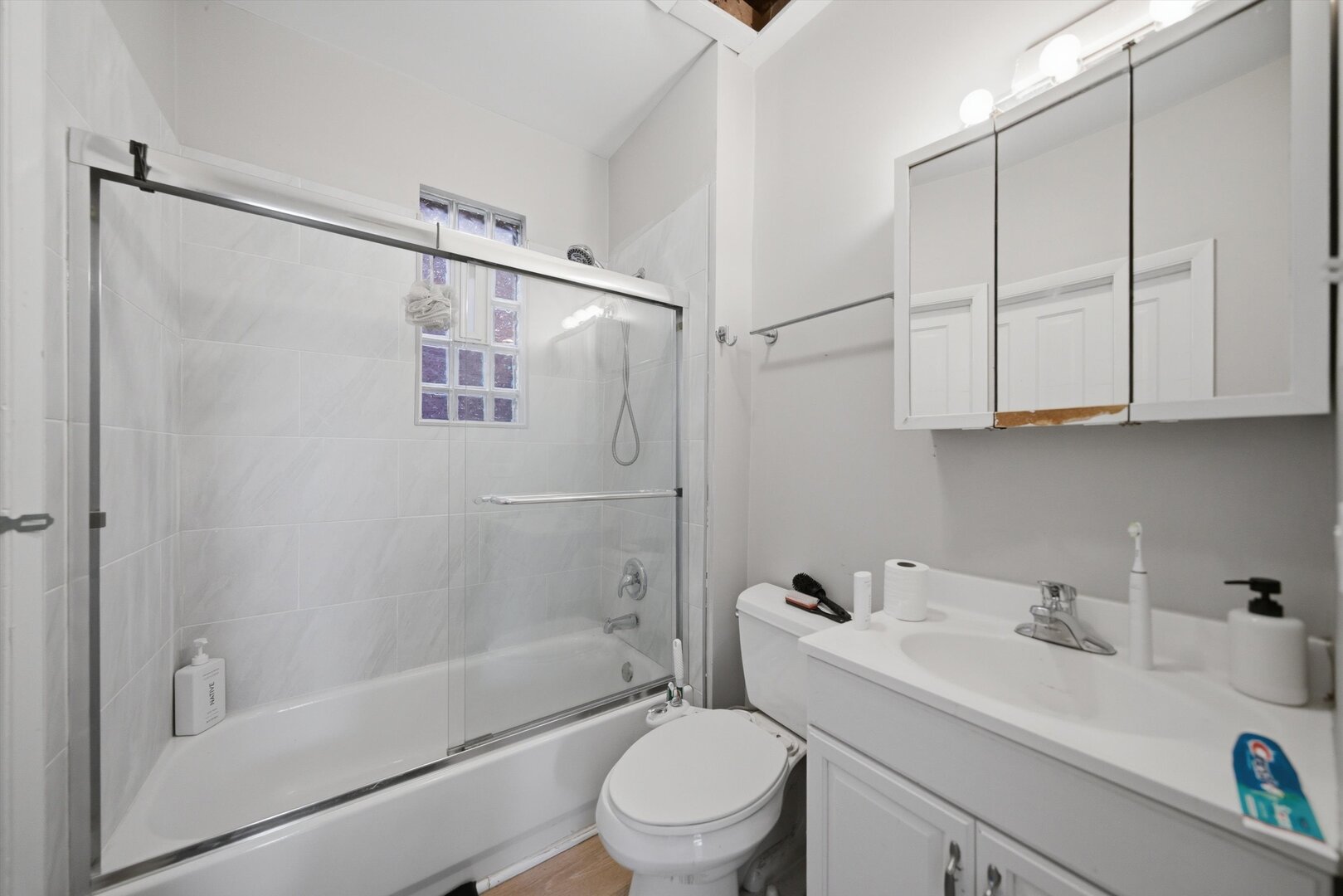 2418 N Western Avenue Property Photo 15