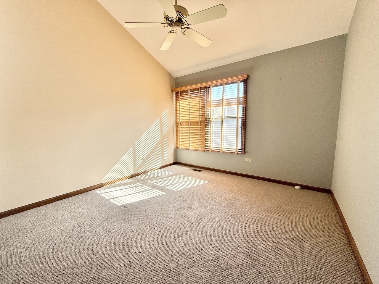 879 N Auburn Woods Drive Property Photo 21