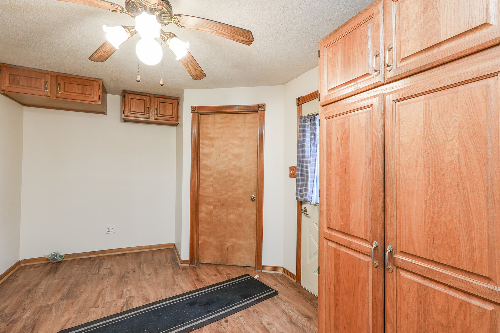 136 N Oak Street Property Photo 5
