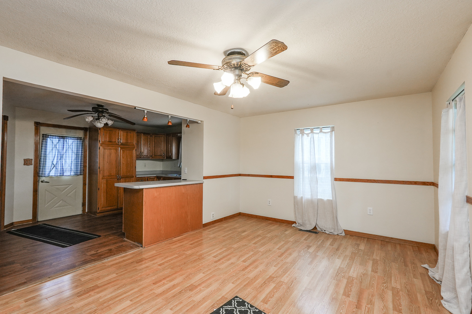 136 N Oak Street Property Photo 8