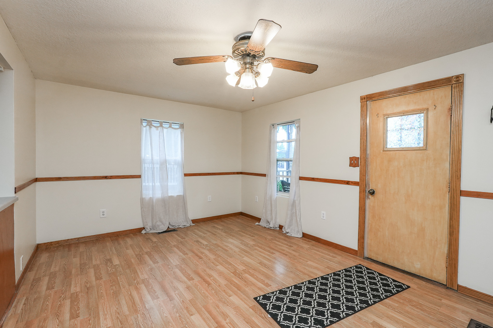 136 N Oak Street Property Photo 11