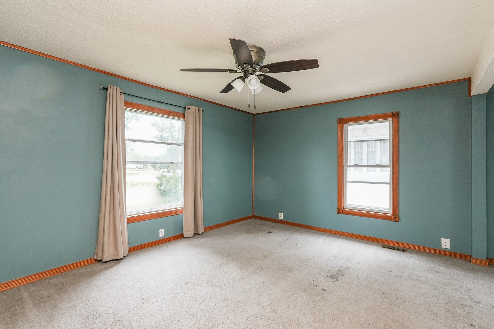 136 N Oak Street Property Photo 16