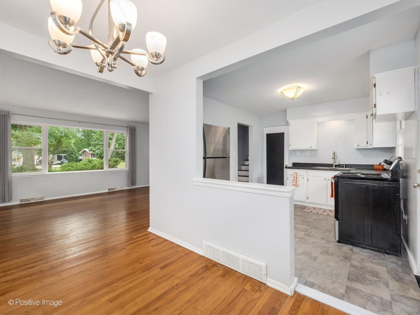 5798 Pershing Avenue Property Photo 8