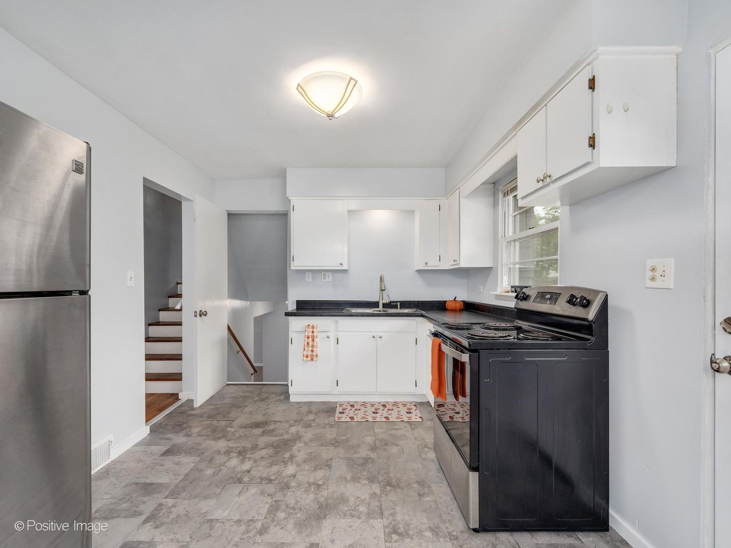 5798 Pershing Avenue Property Photo 10