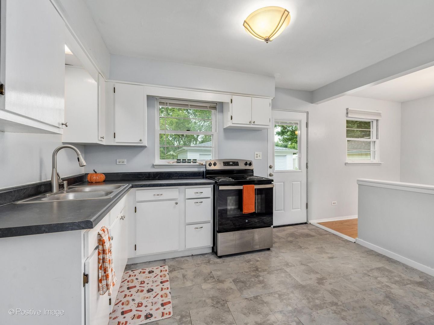 5798 Pershing Avenue Property Photo 11