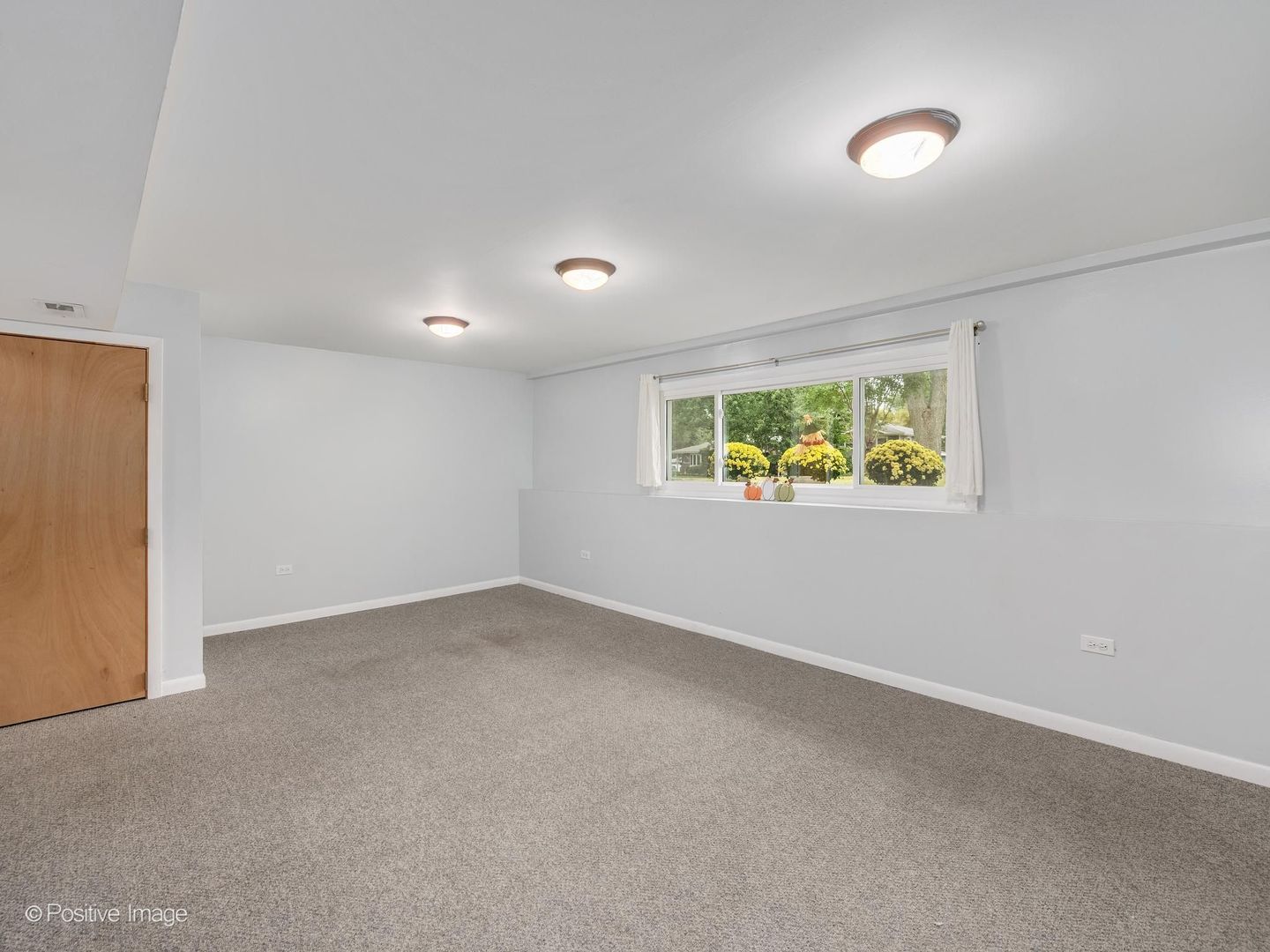 5798 Pershing Avenue Property Photo 16