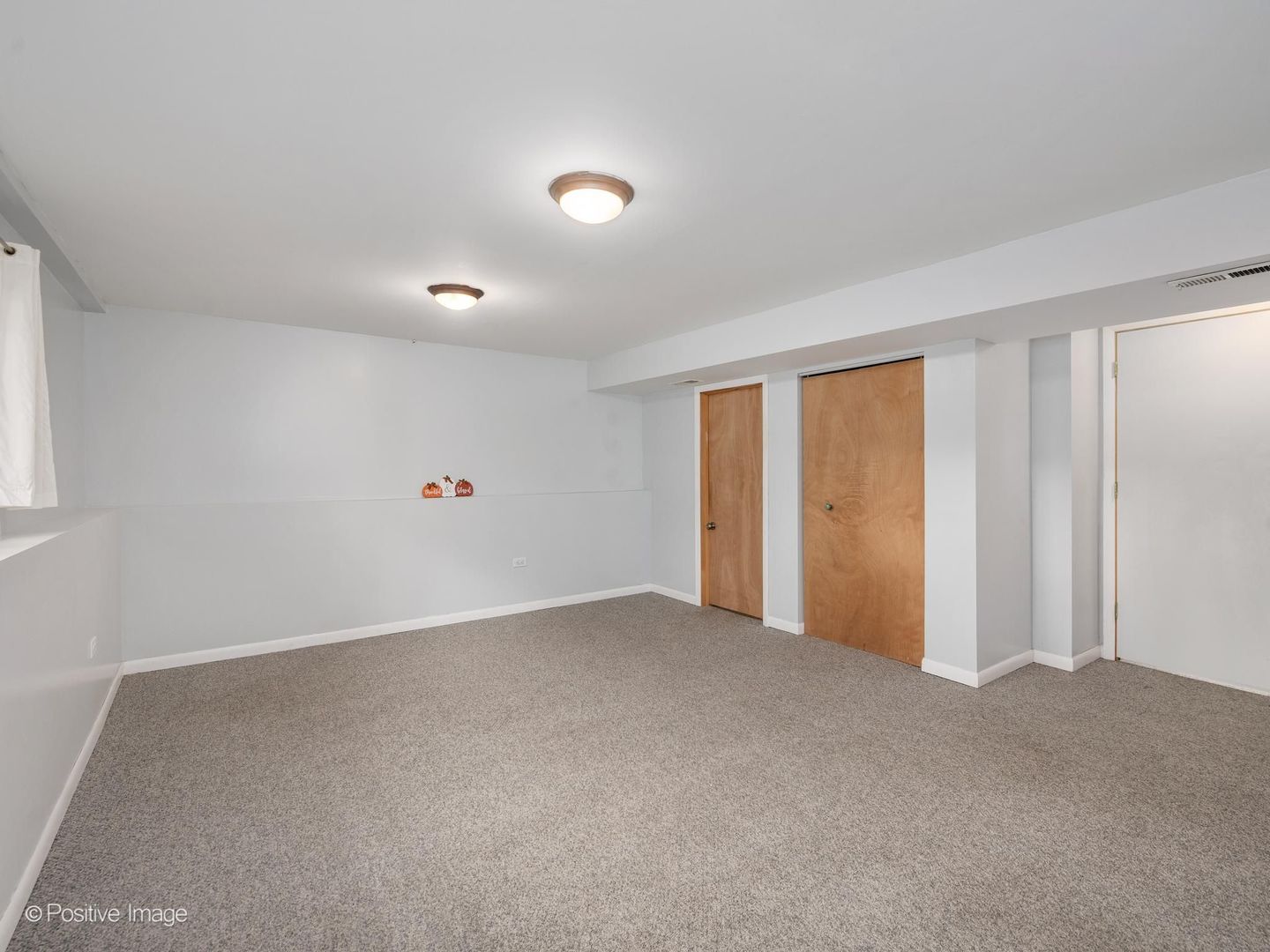 5798 Pershing Avenue Property Photo 17