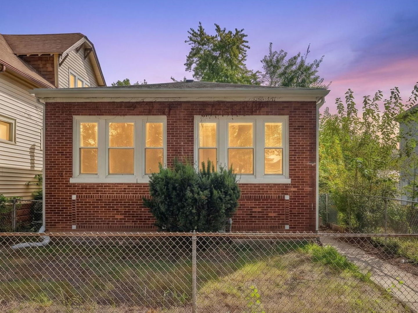 10721 S Prairie Avenue Property Photo 1