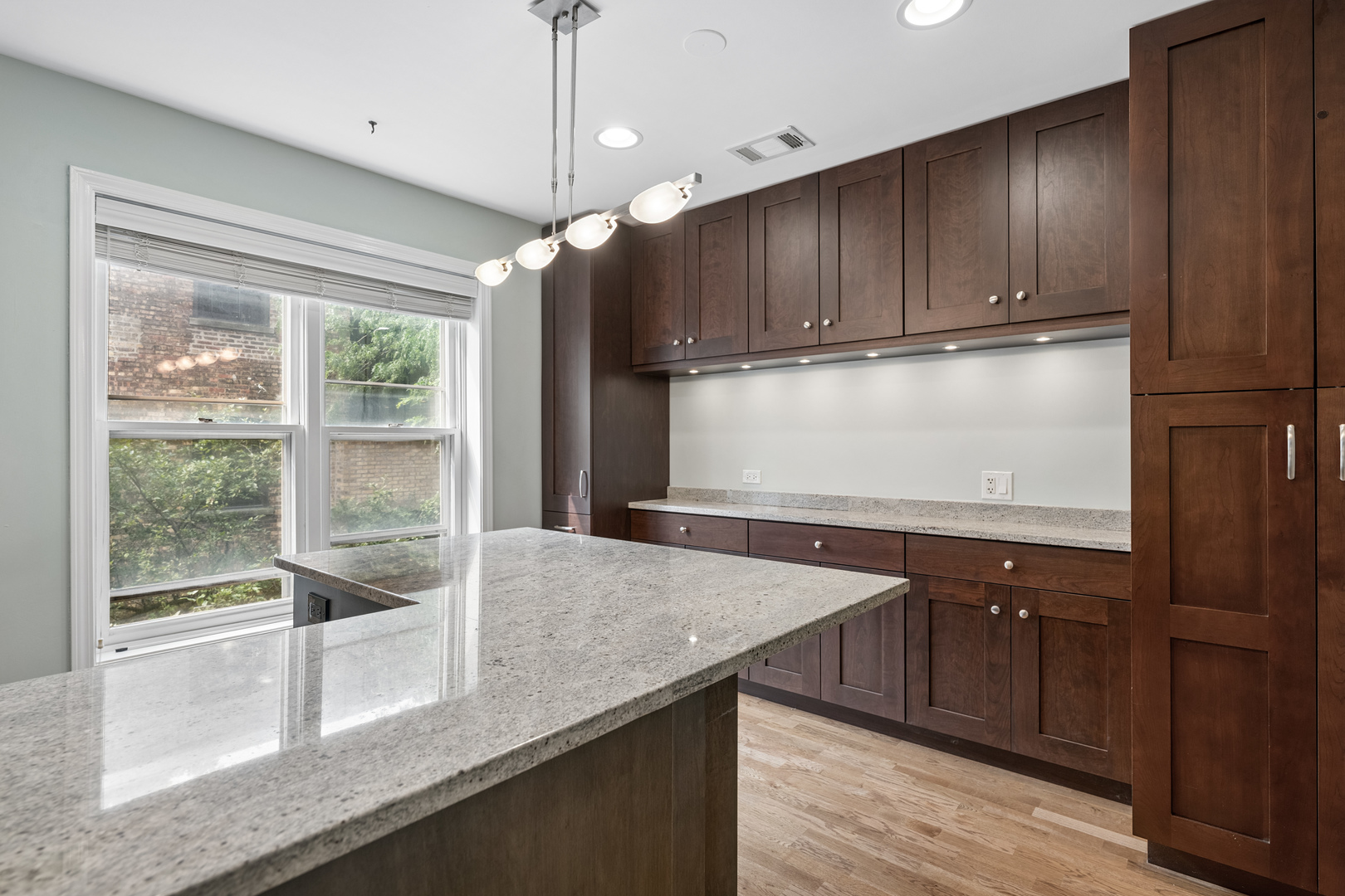 830 Forest Avenue B Property Photo 6