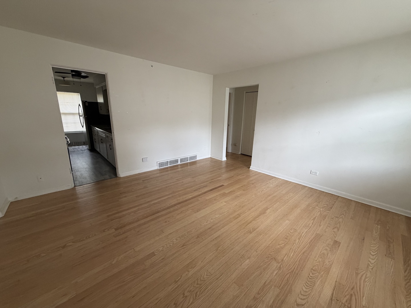 35 E North Avenue 1 Property Photo 2