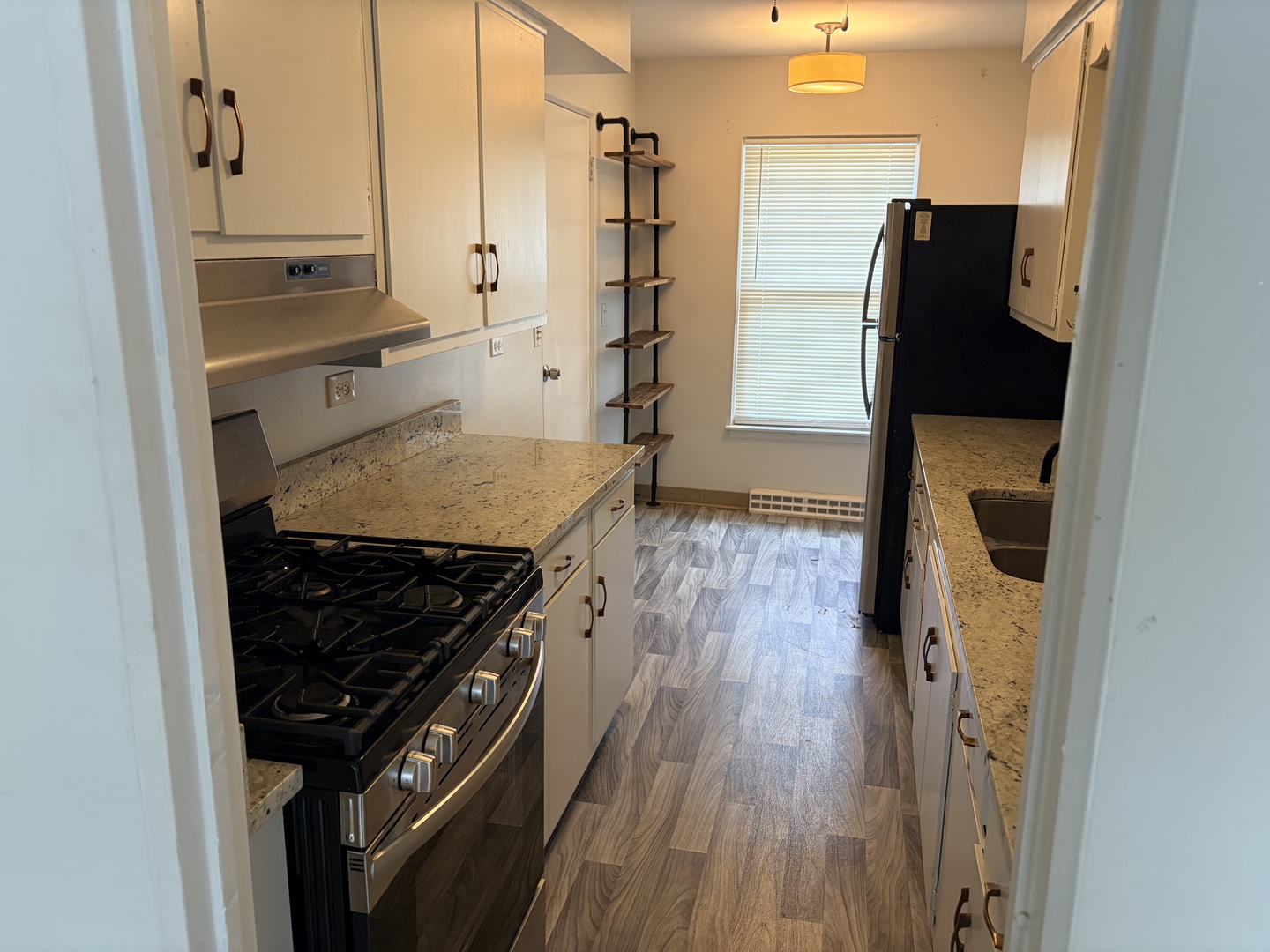 35 E North Avenue 1 Property Photo 3