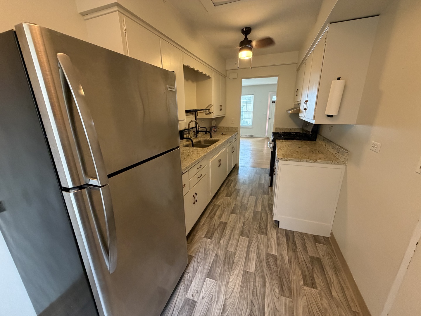 35 E North Avenue 1 Property Photo 4