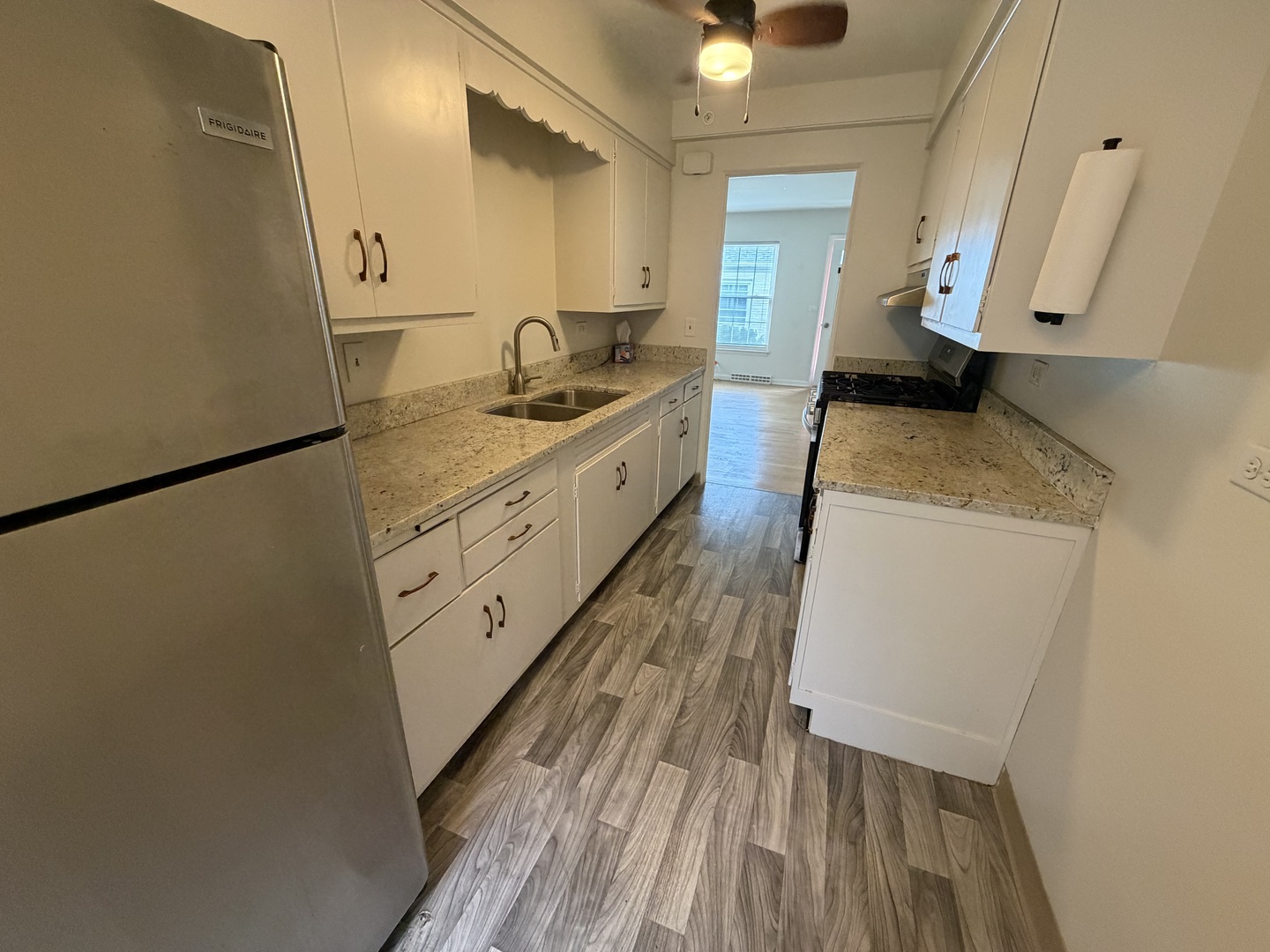 35 E North Avenue 1 Property Photo 5