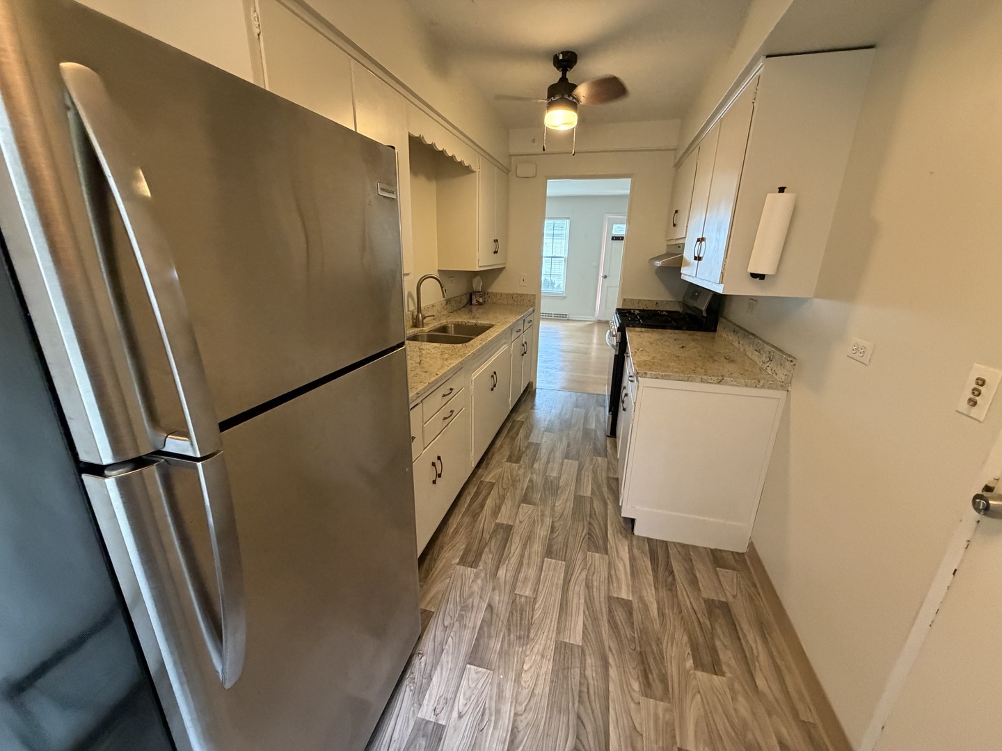 35 E North Avenue 1 Property Photo 6