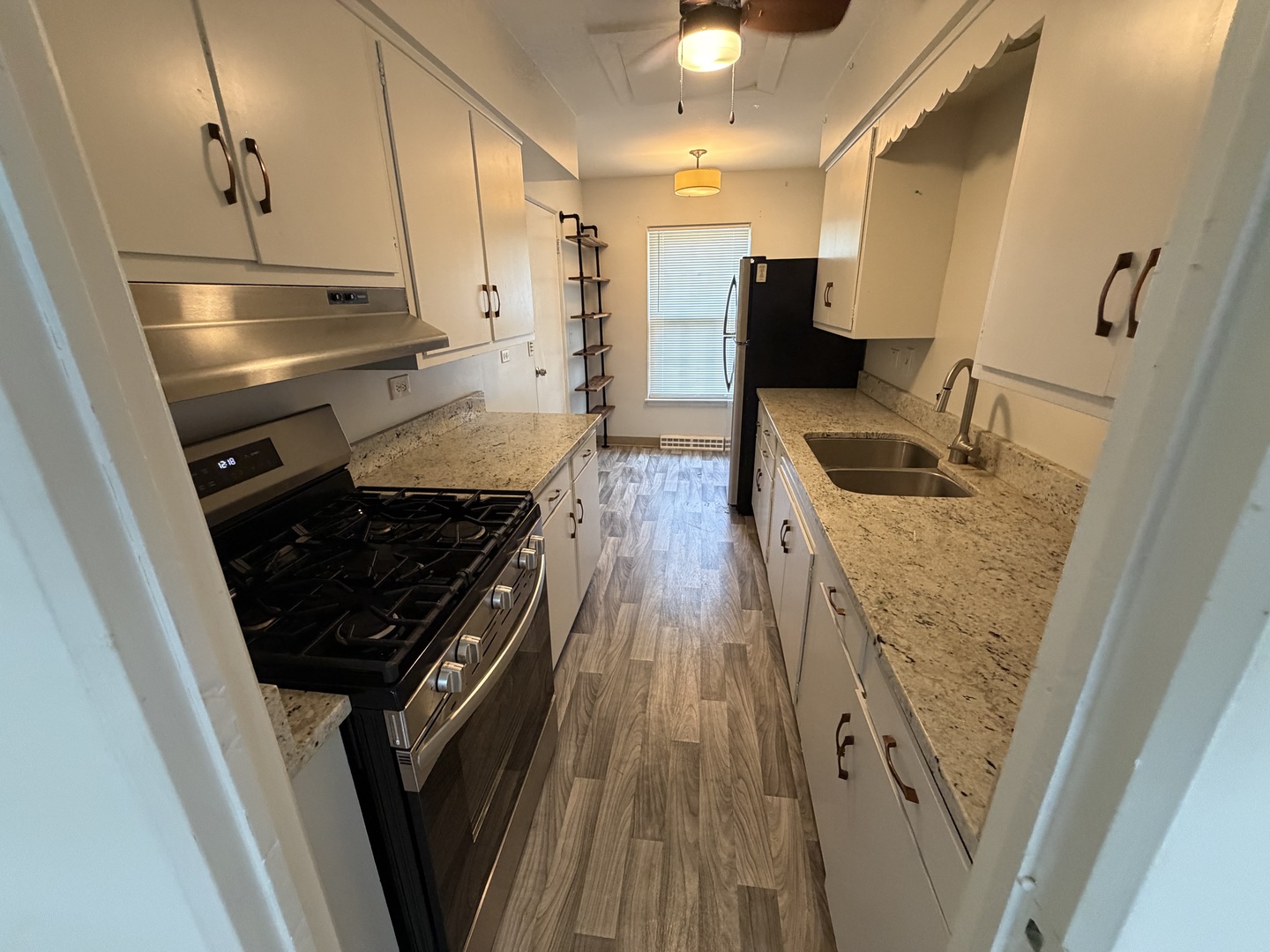 35 E North Avenue 1 Property Photo 7