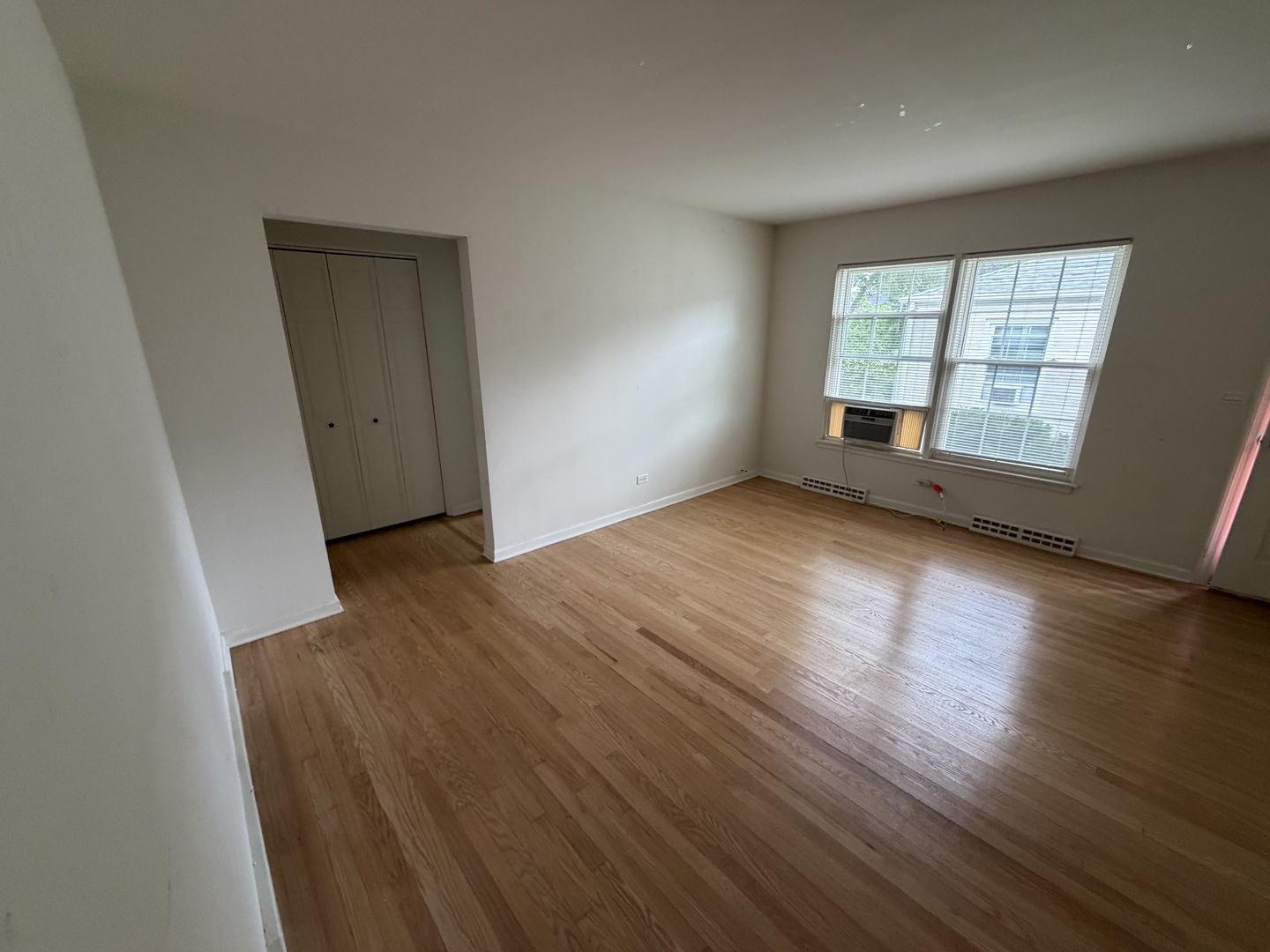 35 E North Avenue 1 Property Photo 8