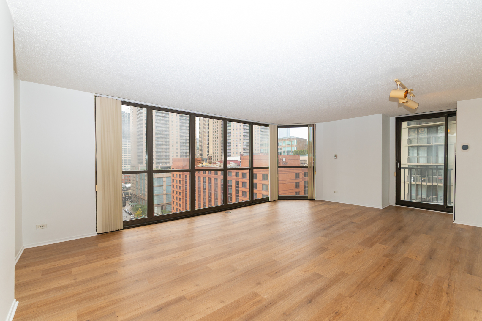 10 E Ontario Street 1105 Property Photo 3