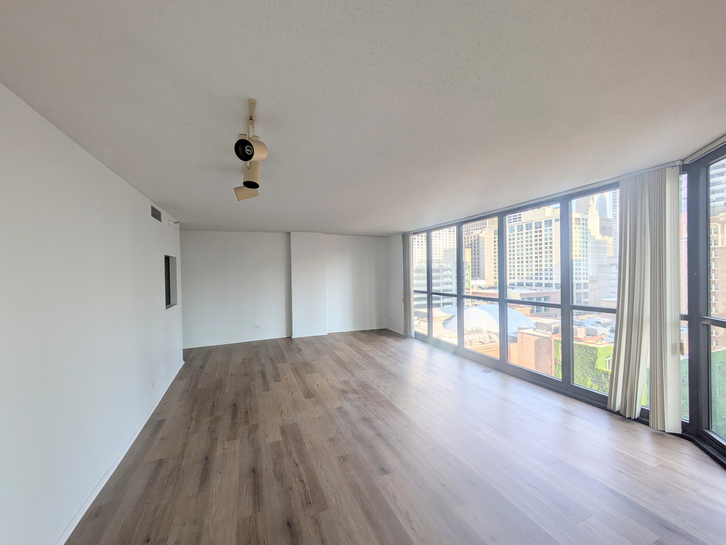 10 E Ontario Street 1105 Property Photo 14