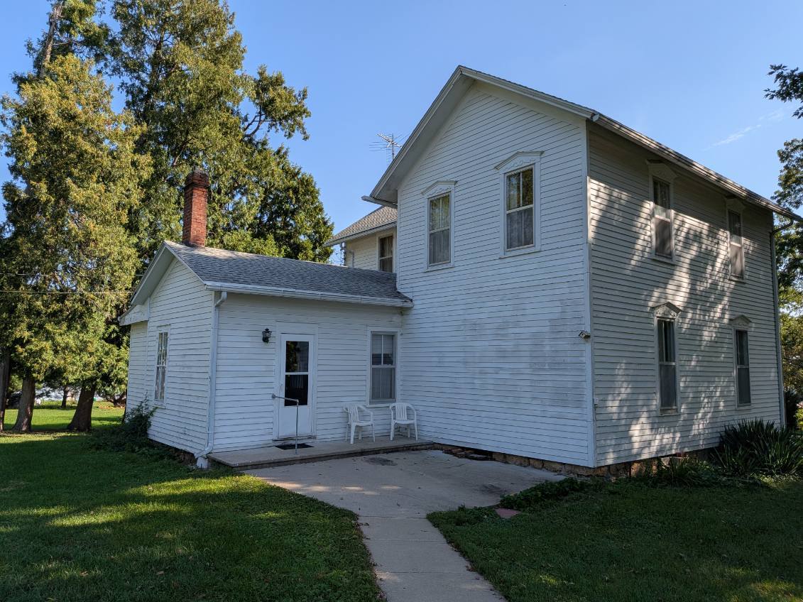 106 N Broadway Street Property Photo 3