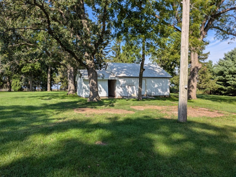 106 N Broadway Street Property Photo 5