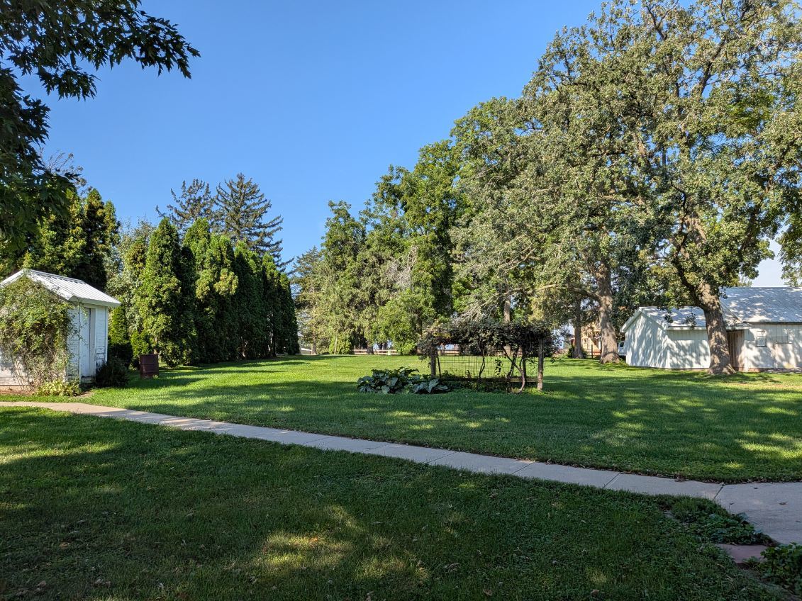 106 N Broadway Street Property Photo 8