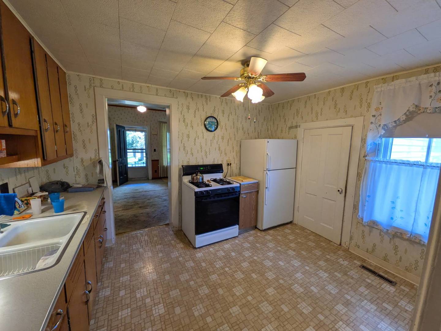 106 N Broadway Street Property Photo 12
