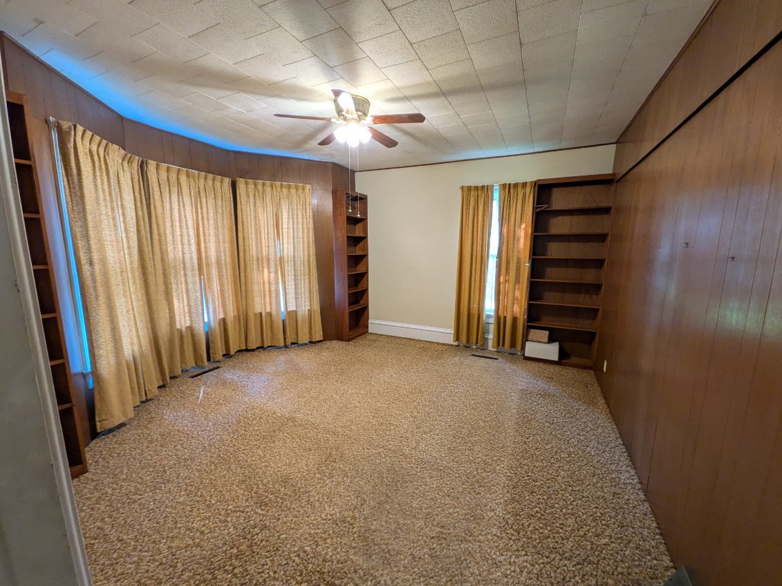 106 N Broadway Street Property Photo 14