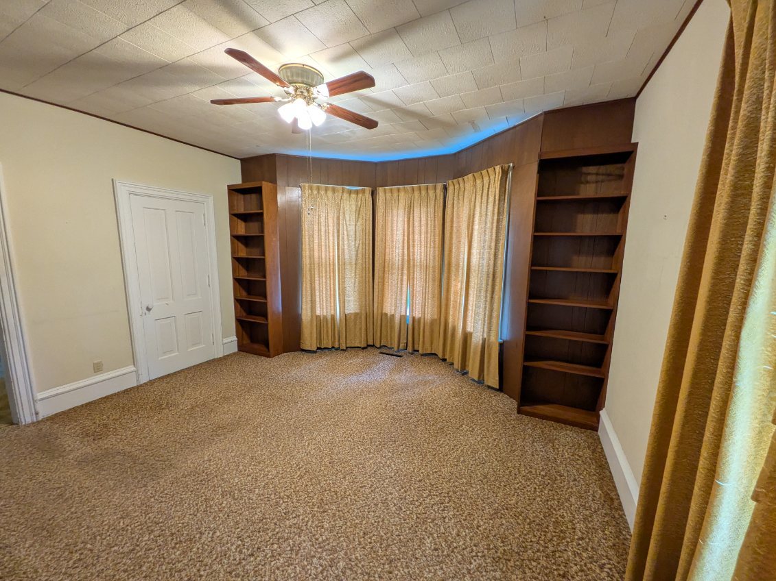 106 N Broadway Street Property Photo 15